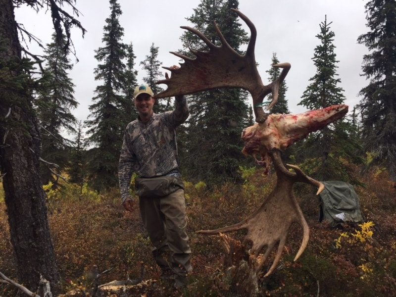 Sky Smith moose hunting guide